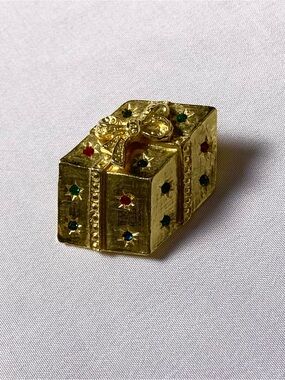 Vintage Gold Rhinestone Embellished Christmas  Present Brooch